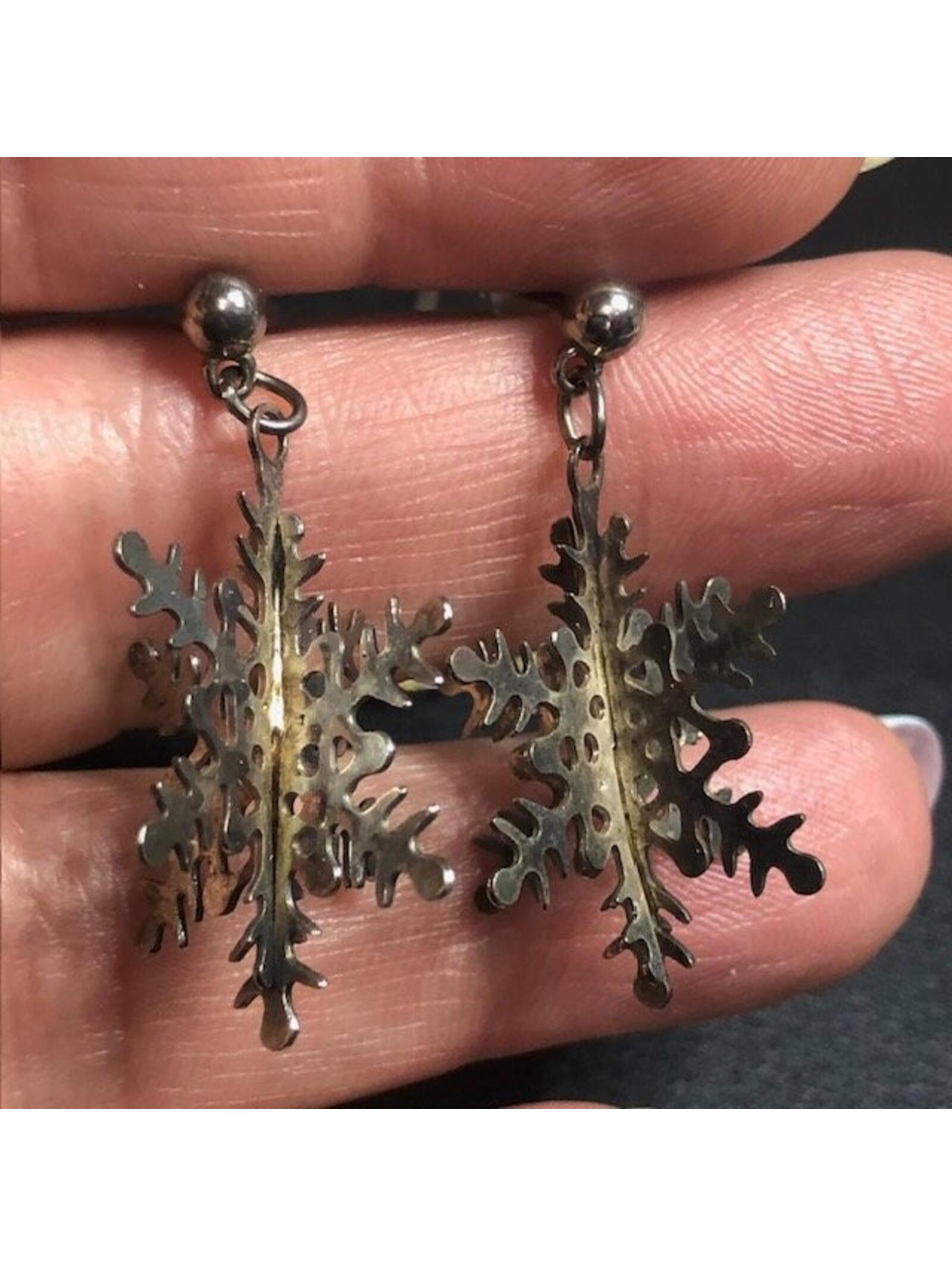 B2788 Vtg Patina Sterling Silver (Unmarked) Dangle Snowflake Earrings 1.5"
